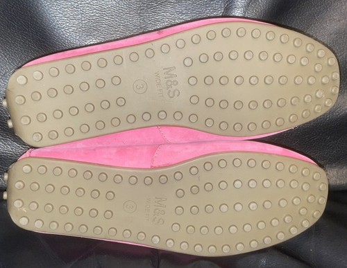 LADIES SIZE UK 3 SALMON PINK SUEDE WIDE FIT COMFORT FLATS M&S NEVER WORN - Picture 10 of 10