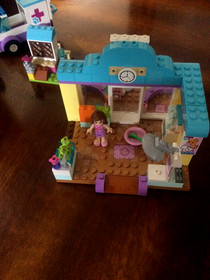 LEGO Juniors: Mia's Vet Clinic (10728) W/INSTRUCTIONAL MANUAL 100% COMPLETE