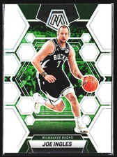 Joe Ingles 2022-23 Panini Mosaic Silver Prizm Milwaukee Bucks NBA Card No.171