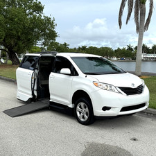 2013 Toyota Sienna LOW 32K MILE MOBILITY WORK POWER HANDICAP RAMP HONDA ODYSSEY