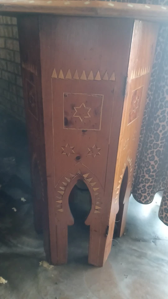 antigua mesa octágona siria con incrustación de madreperla. Foto 3 de 3