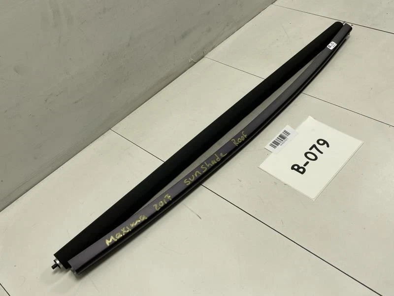 Nissan Máxima Platinum 2017 parabrisas trasero parasol OEM+ Foto 3 de 4