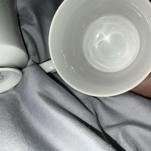 Lote 2 tazas de té Crown Victoria Lovelace florales de porcelana fina - blancas - Imagen 7 de 20