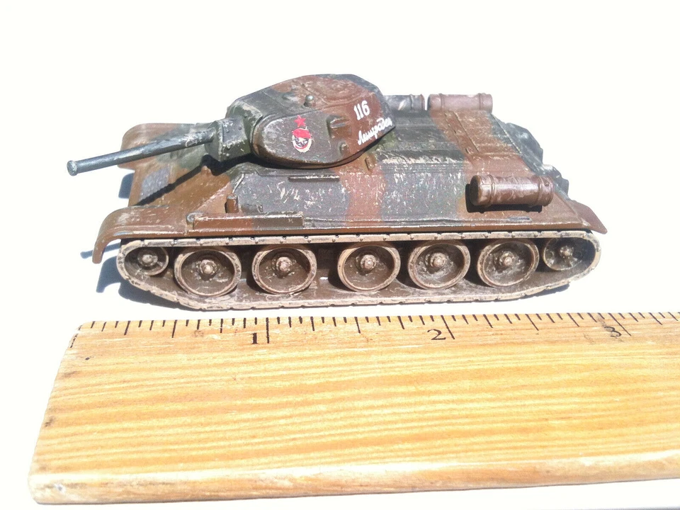 Corgi Soviet T-34/76  Medium Tank Autumn Camouflage No Outer Box 1:76 Scale. - Image 4 of 4