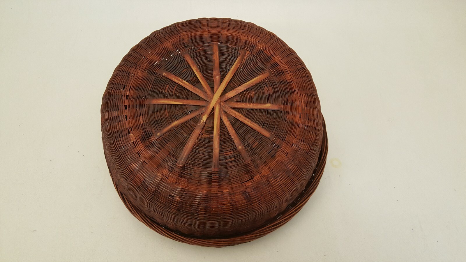 Vintage CHINESE sewing basket with PEKING glass beads and rings 12