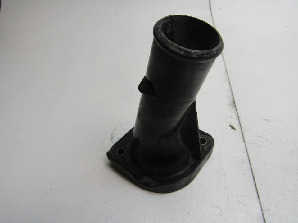 Carcasa termostato entrada agua motor Toyota Camry 2002-2011 OEM 163210H01 Foto 3 de 4