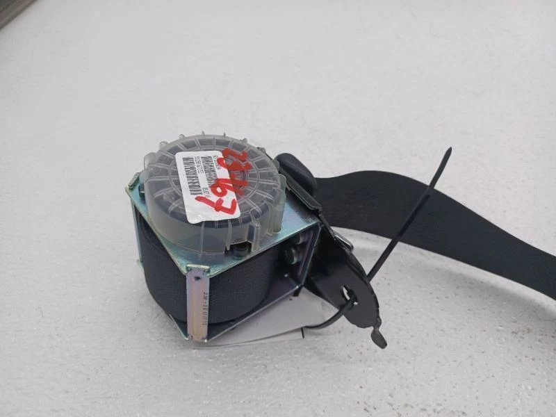 Cinturón de seguridad central trasero Nissan Sentra 2016 OEM Foto 3 de 4