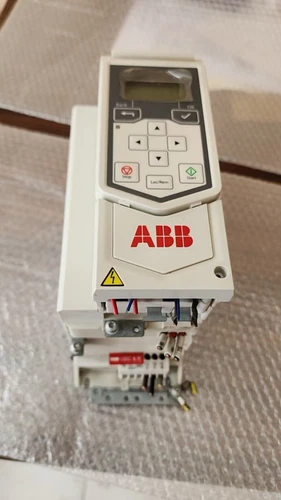 Inversor usado ACS530-01-12A6-4 envío gratuito - Imagen 1 de 3