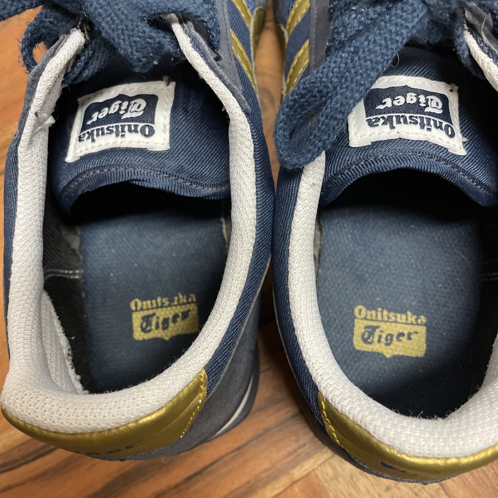 onitsuka tiger serrano black gold