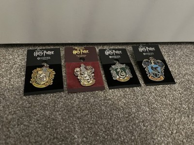 Warner Bros & Universal Studios Harry Potter 4 x House Crest Medaillon Pin Set