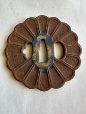 Tsuba japonais ancien garde épée en fer cannelé motif côtelé