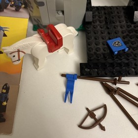 Legoland Castle Black Falcons 6074 Black Falcon's Fortress Near Complete Read