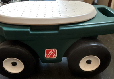 Step2 Garden Cart Utility Wagon Storage Compartment Ergonomic Handle Green Beige