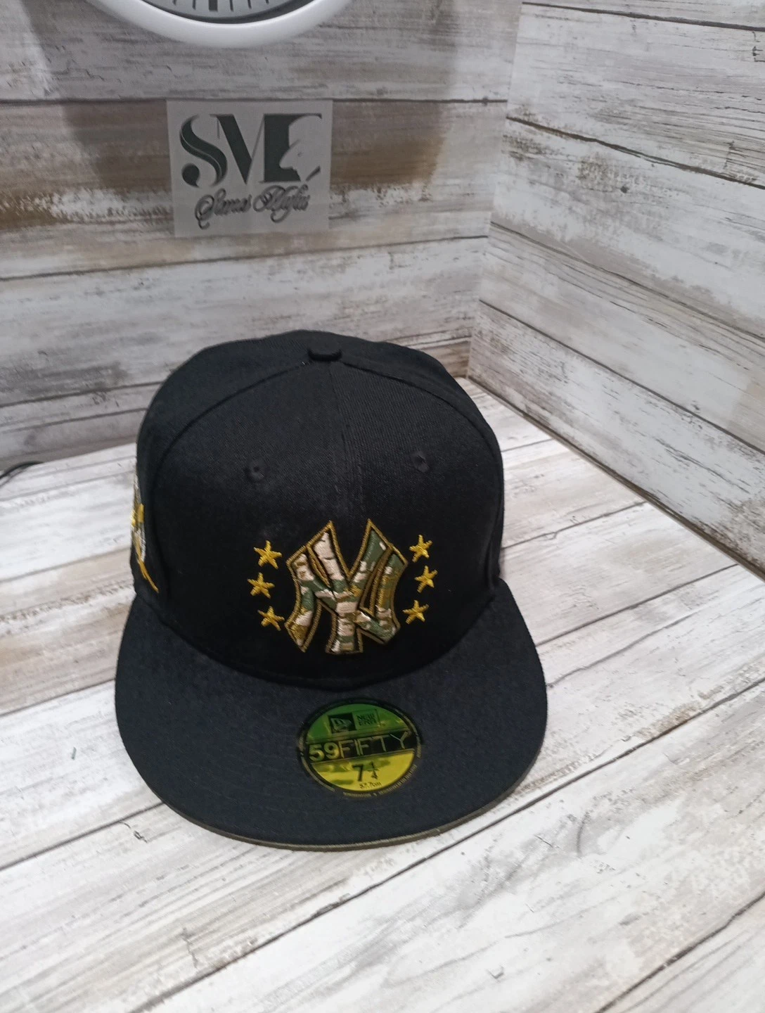 New Era Fitted Baseball Cap Size 7-1/4 Black Color.
Opens in a new window or tab