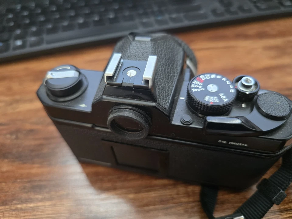 Nikon FM 35mm Black Camera Body And 50 mm Lens With Strap. Needs New Batteries - Image 2 of 3