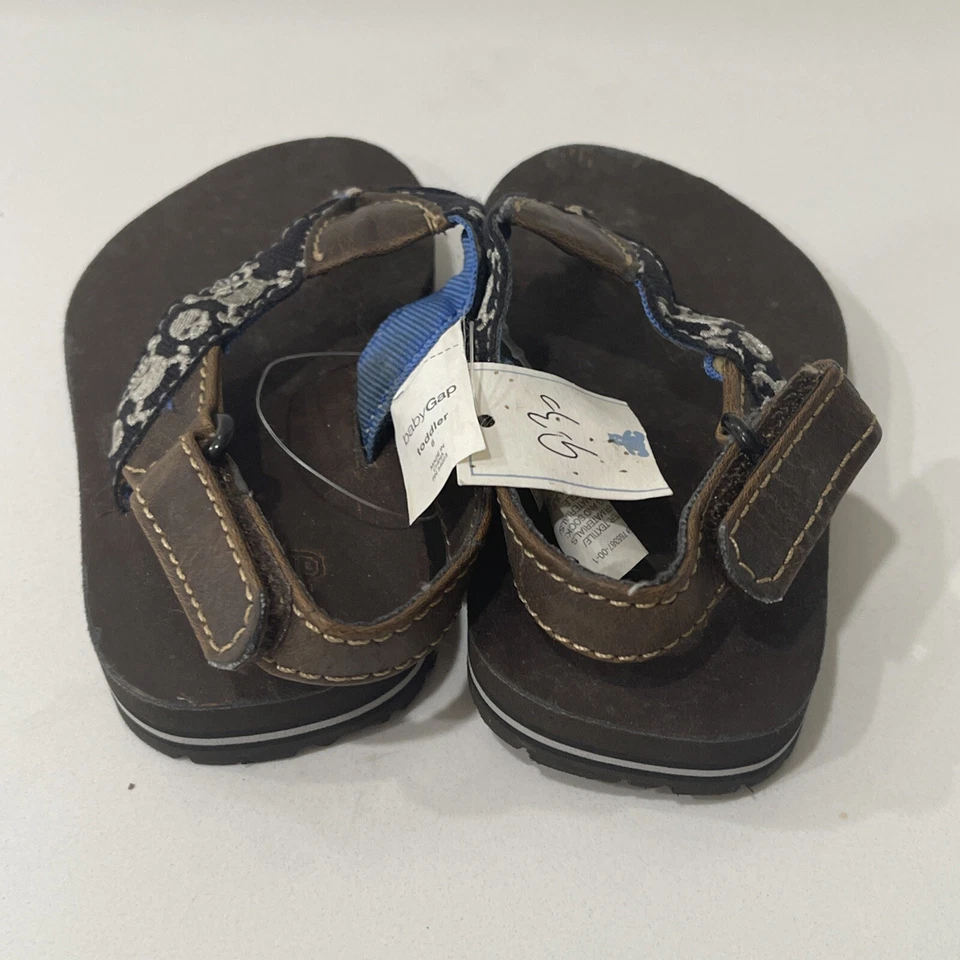 Chanclas con estampado de calavera BABY GAP correa para el talón MARRÓN nuevas con etiqueta stock antiguo Lil Rocker Foto 3 de 4