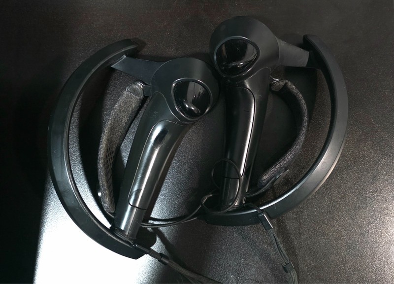 Valve Index VR Controllers - Black (V003665-20)