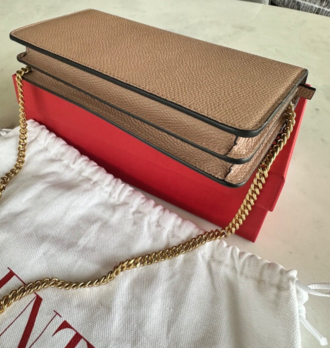 ショルダーバッグ・ポシェット VALENTINO VROGO CHAIN WALLET Valentino Garavani Vlogo clutch Wallet with chain crossbody