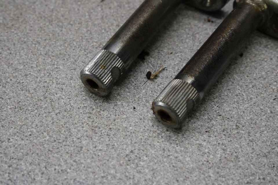 1973 Honda CB175 Super Sport REAR LEFT RIGHT TURN SIGNALS STEMS R12-8071.HZ - Image 3 of 4