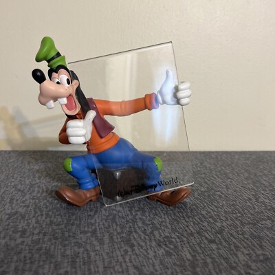 8” Vintage Goofy Sitting on Box Disney Picture Frame Figure Rare