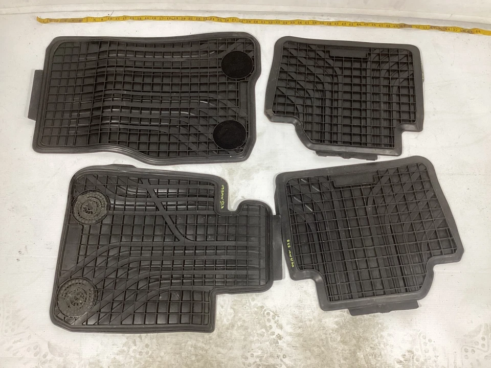 2008 - 2010 BMW 528i dianteiro traseiro esquerdo direito piso tapete de borracha conjunto 4 fabricante de equipamento original. - Imagem 2 de 4