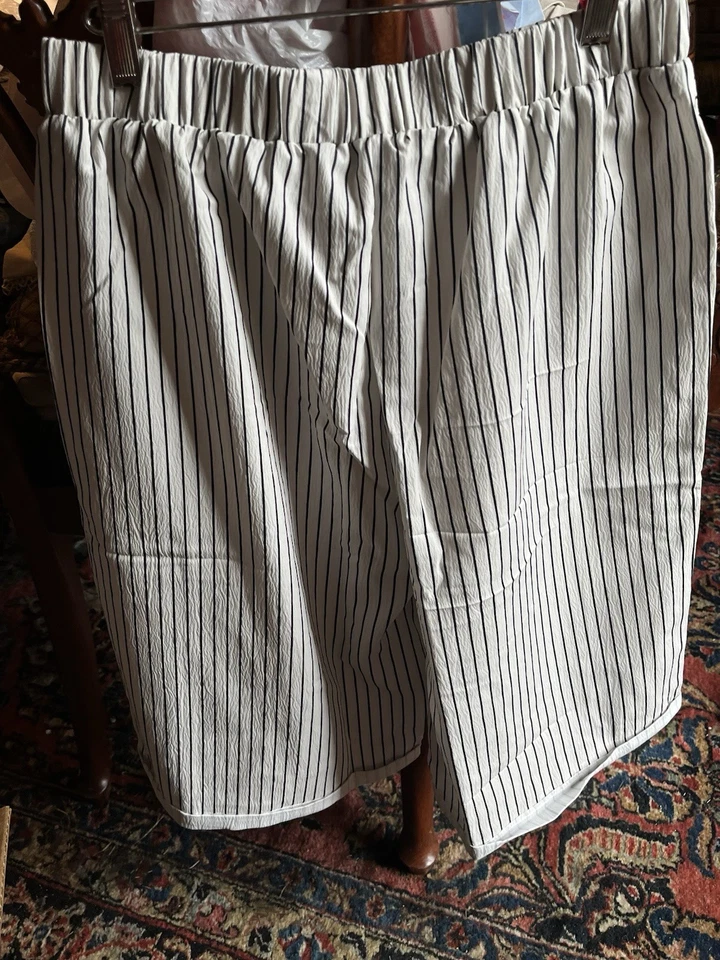 Pantalones cortos para mujer a rayas - Nuevos sin etiquetas. L (8-10) Foto 2 de 3