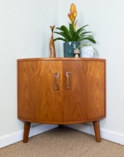 Refinished Vintage Mid Century G-Plan Teak Curved Eckschrank Pflanzenständer