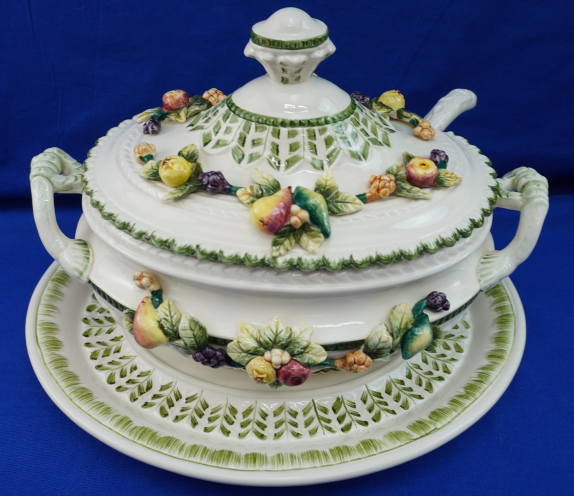 Capo-De-Monte Italy 1326 Soup Tureen, 12 7/8