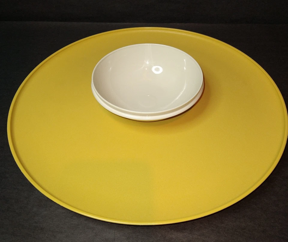 Bandeja de verduras Tupperware Dip-n-Serve de colección para chips y inmersiones 2 cuencos de inmersión con tapas Foto 3 de 4