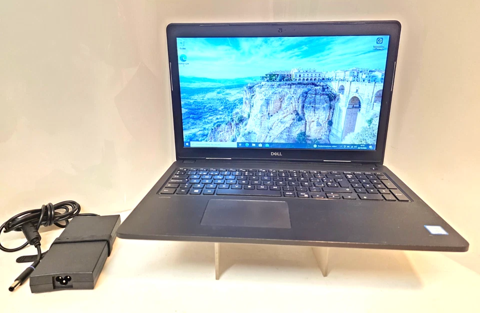 Dell Latitude 3580 · i5-7300U · 4GB · 128GB, foto 1 di 5