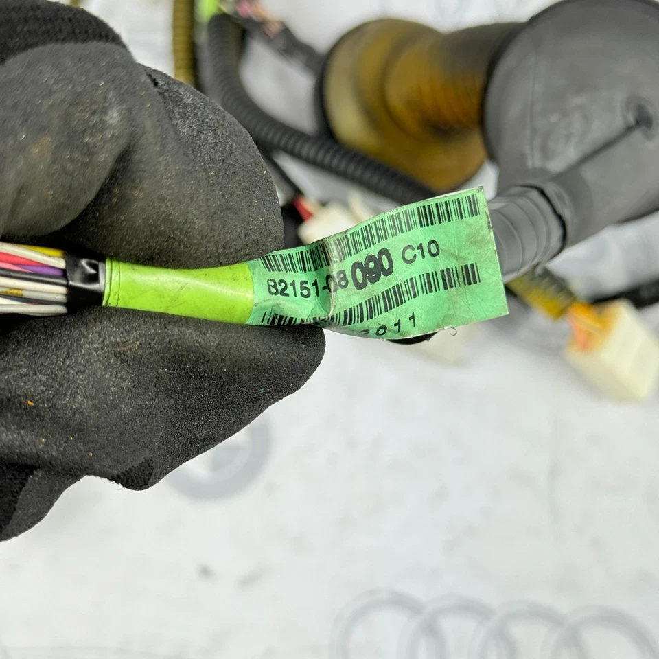 2011-2014 Toyota Sienna Front Right Door Wiring Harness OEM 82151-08090 - Image 2 of 4