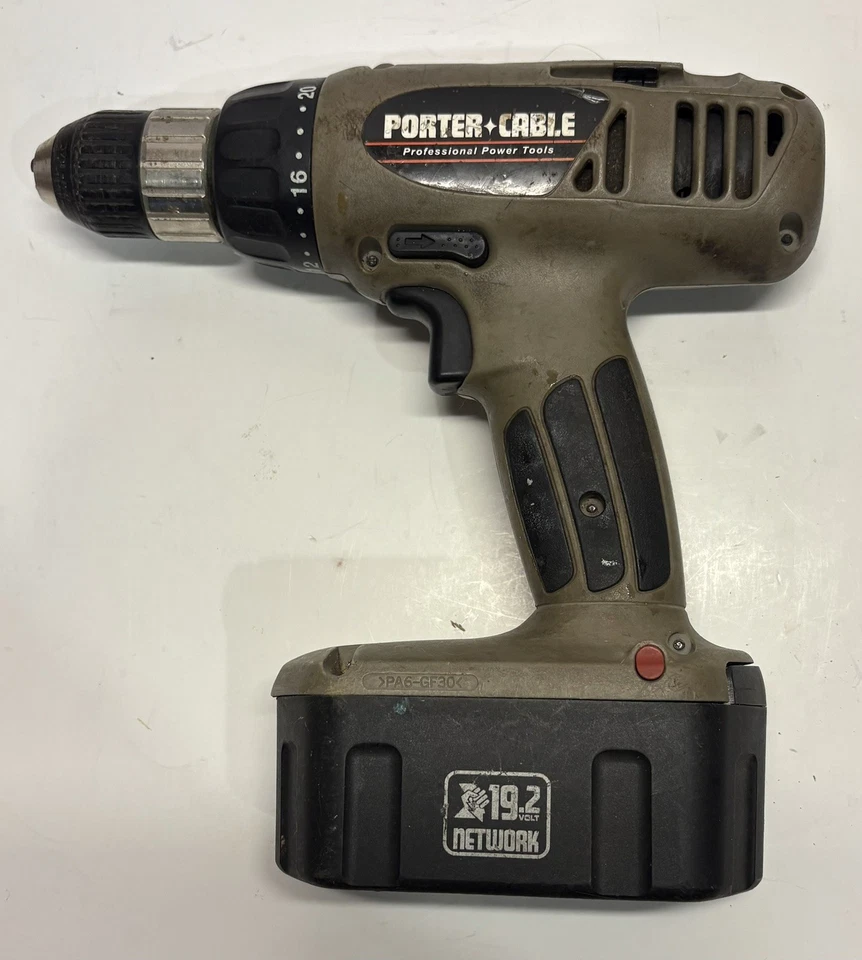 Porter Cable 884 19.2 V. Drill Driver & 845 W/ Battery W/ 17 Drill Bits - Image 3 of 4