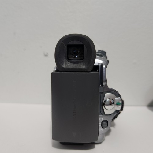 Canon NTSC ZR85 Mini DV Digital Video Camcorder 400x Digital Zoom with Battery - Picture 3 of 6