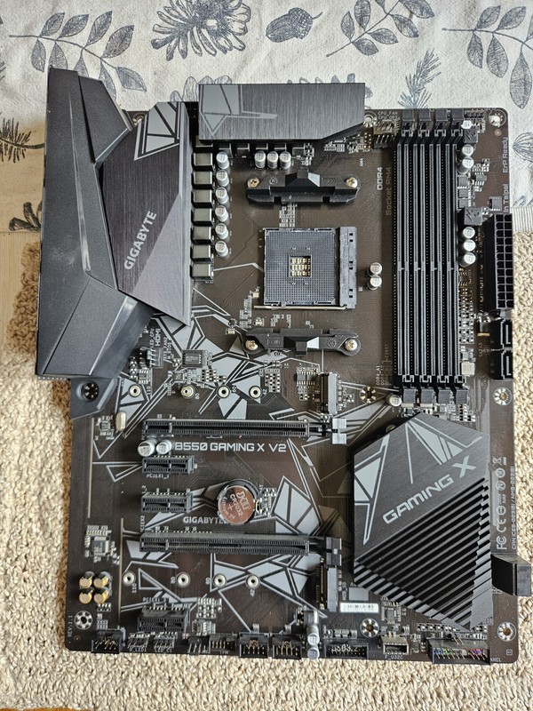 GIGABYTE ‎B550 GAMING X V2 ATX Motherboard - Black