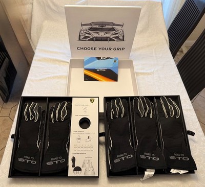 Lamborghini Huracan STO Racing Handschuhe Händler Showroom Kit - Selten!