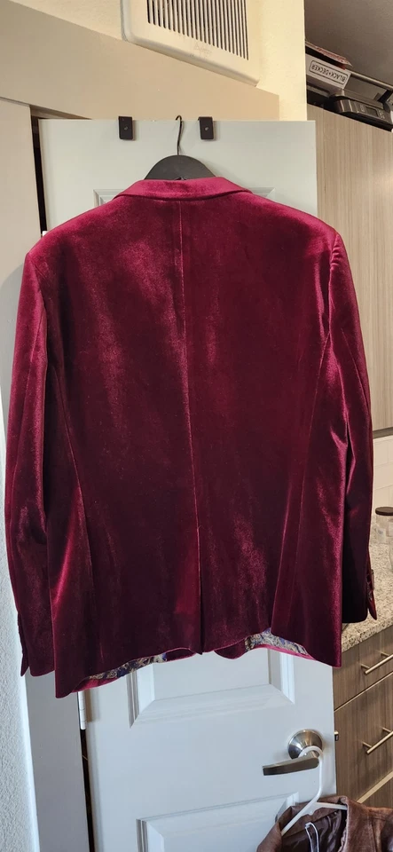 Red Velvet Suede Overcoat with detailed lining Men's Large Long Sleeve 3 button - Image 2 of 4