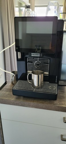 Kaffeevollautomat Black line H 40 cm B 60 cm H 60 cm Wassertank rechts