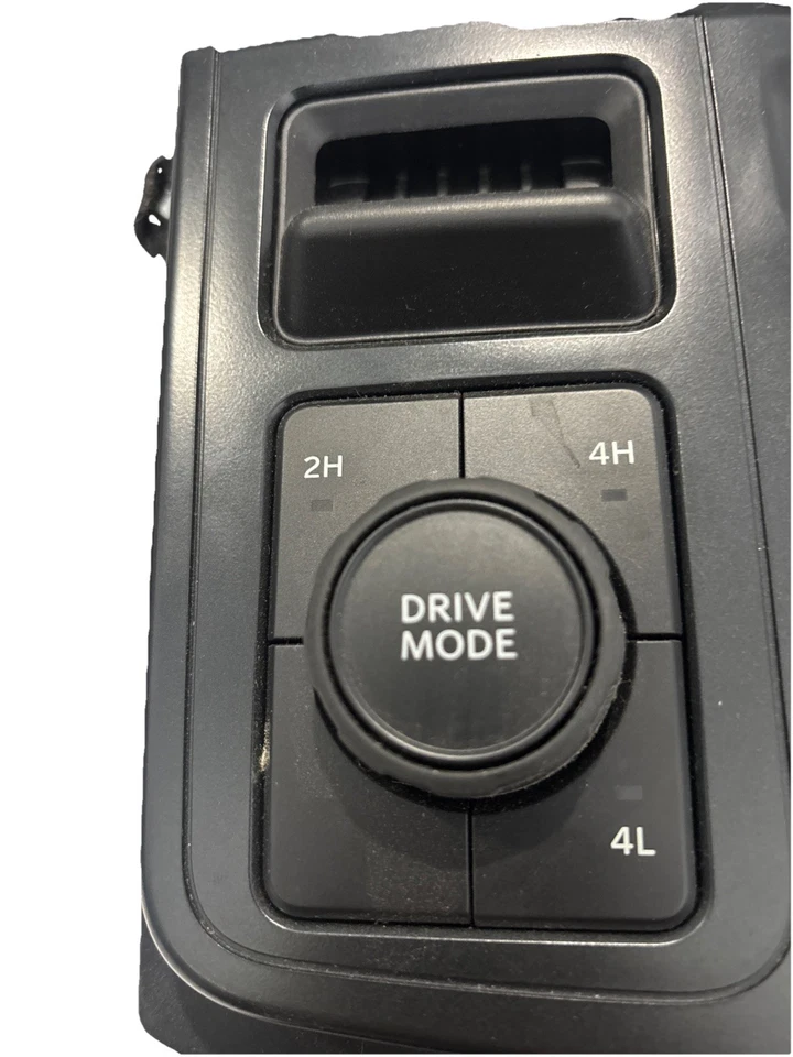 Передняя центральная панель радио/климат-контроля 2021-25 Ford F150 - Изображение 3 из 4