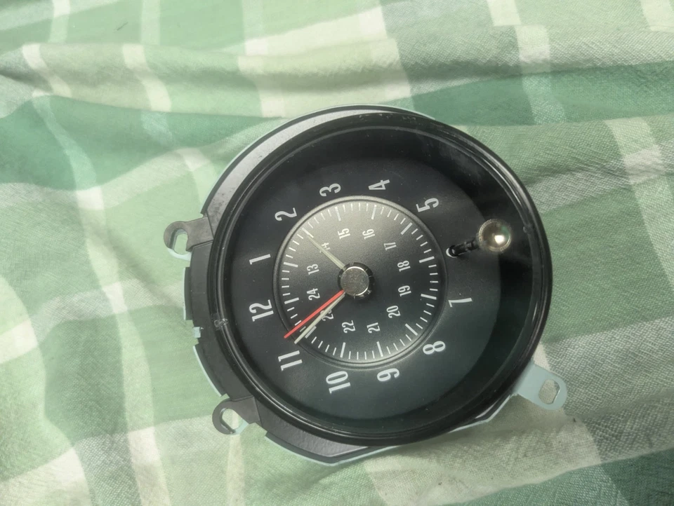 Nuevo Repo 1964 1972 Pontiac GTO Grand Prix en tablero reloj Foto 3 de 4