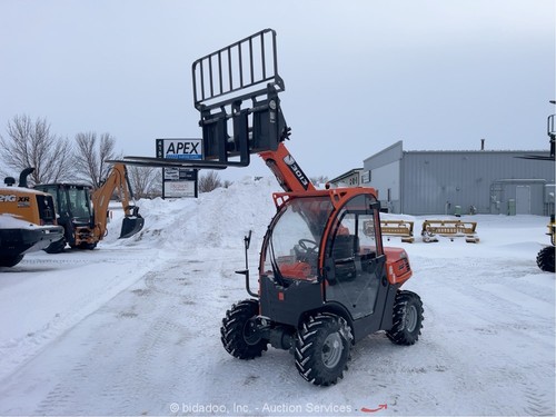2023 Skytrak 3013 13' 2,700 lbs Telescopic Reach Forklift Cab Aux Hyd bidadoo