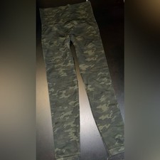Spanx Look At Me Now Seamless Leggings in Camo Size Large