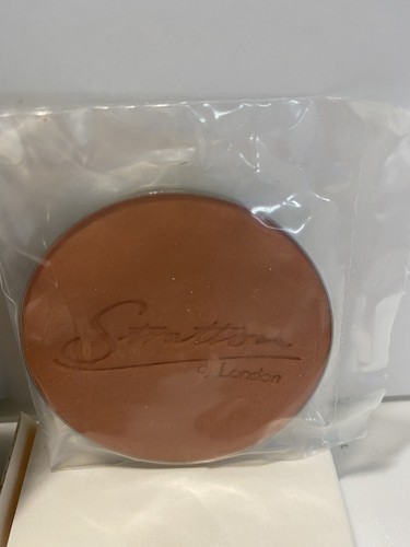 Stratton of London Blusher Compact Refill Only - Picture 2 of 18