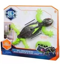 HEX BOTS Wall Crawler Gecko - Remote Control Lizard with LED Eyes Climbs Walls