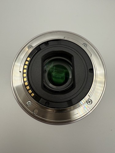 Silver 18-55mm f/3.5-5.6 OSS Lens SEL1855 for Sony E-mount Cameras (Hood & Caps) - Picture 13 of 16