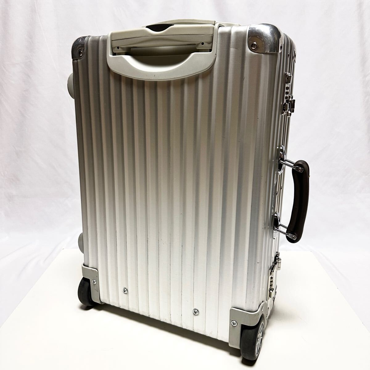 【極美品】RIMOWA CLASSIC CABIN 52 MW Classic Cabin Aluminum Carry-On Suitcase | Silver | RIMOWA
