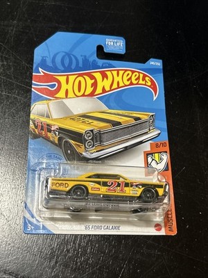 2021 Hot Wheels Yellow 1965 Ford Galaxie ''Treasure Hunt'' Muscle Mania # 240/250