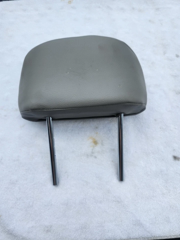 Encosto de cabeça de couro cinza esquerdo ou direito Toyota Highlander SEGUNDA FILA EXTERIOR 2008-2013 - Imagem 2 de 4