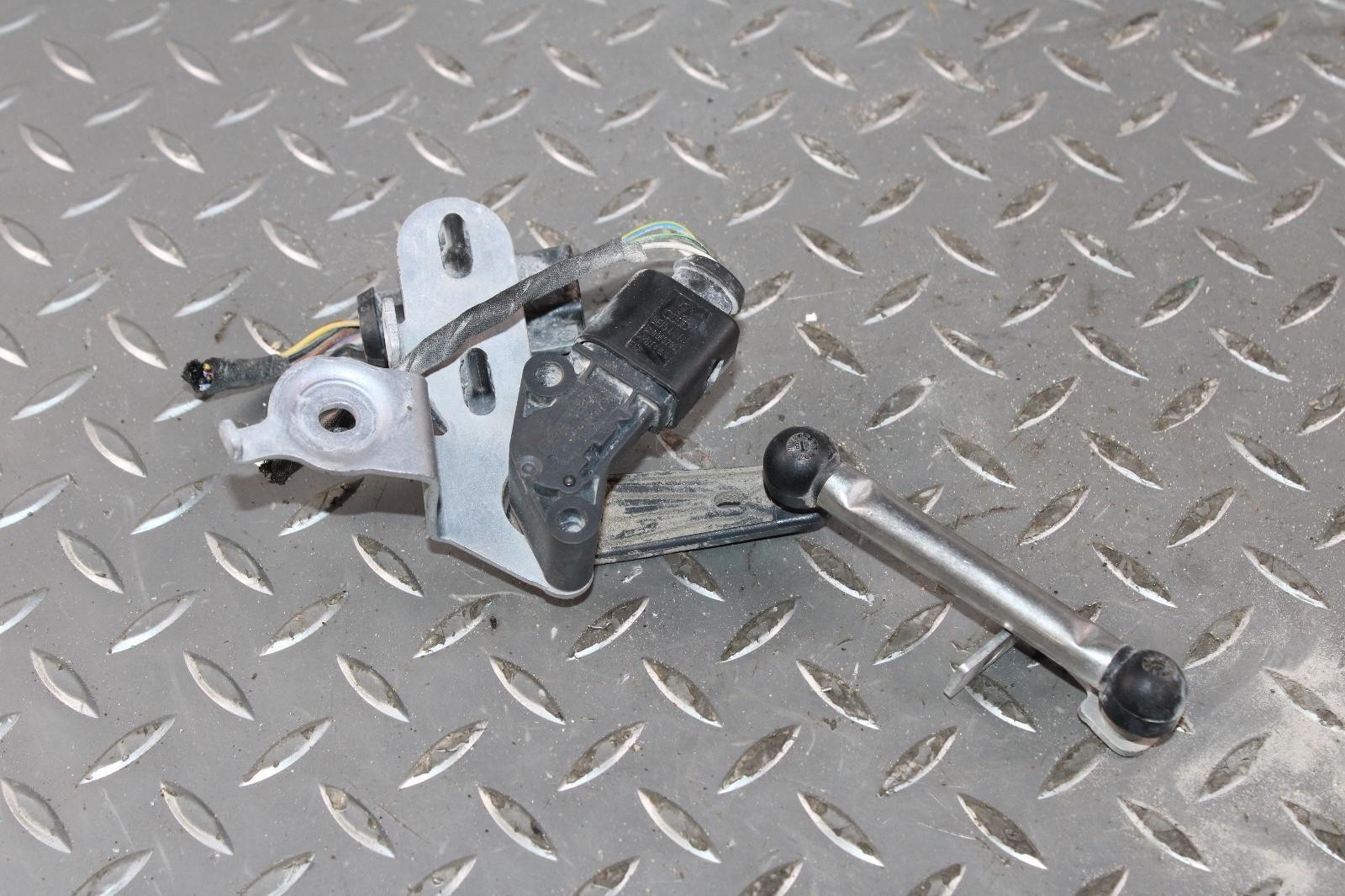 19-23 Continental Electronic Front Passenger Right RH Suspension Level Sensor OE