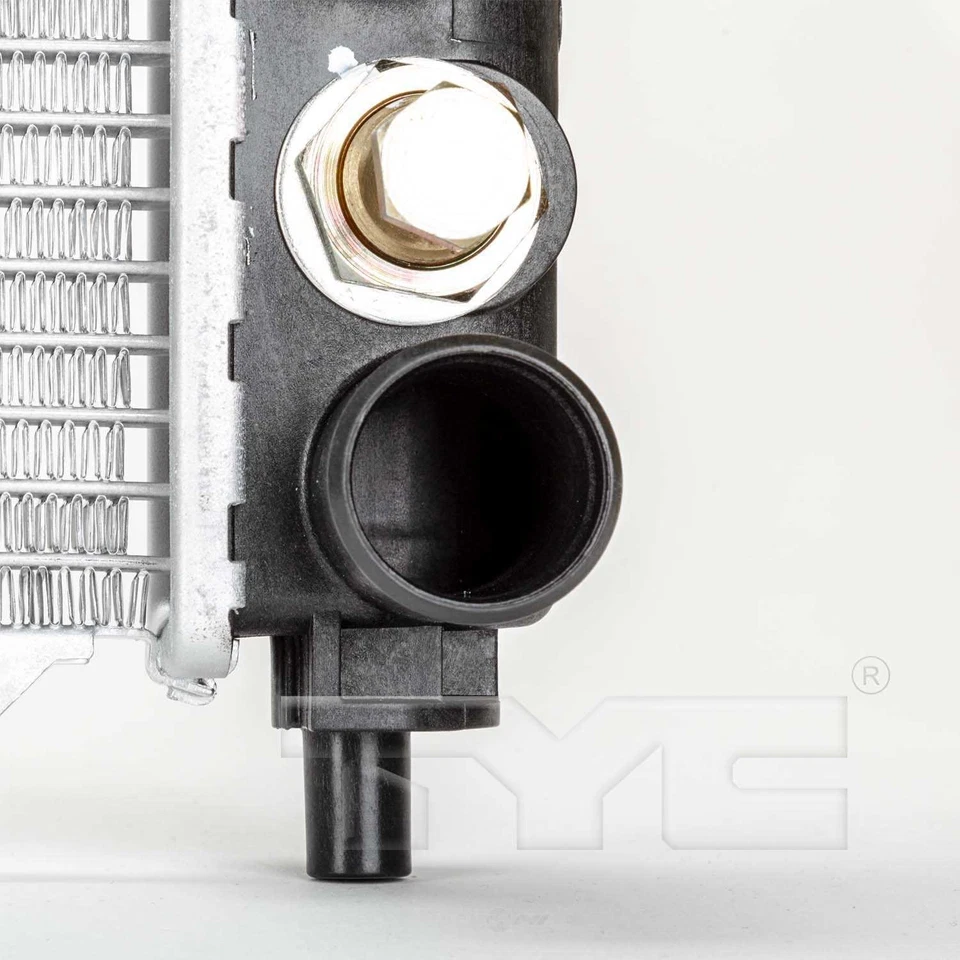 Радиатор для 2000-2001 Mazda 626 2,0 л 4 цилиндра TYC 2407 радиатор -- до 04/2001 - Изображение 4 из 4