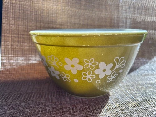 Vintage Pyrex #401 Spring Blossom Green Crazy Daisy 1.5 Pint Nesting Mixing Bowl